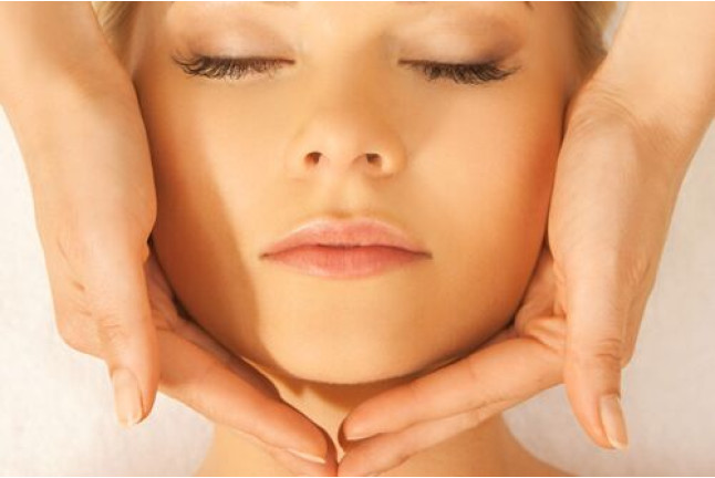 Tratamiento Beauty Flash: Limpieza Facial con Luz Led en Spa Azules de Nivaria del Gran Hotel Roca Nivaria 5* (Adeje, Tenerife)