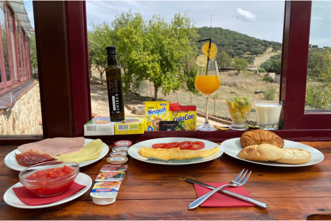 Escapada con Desayuno y Visita a Bodega en Hotel Monasterio Rocamador (Almendral, Badajoz)