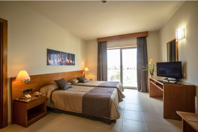 Escapada de 2 Noches con Desayuno en Hotel Rull (Deltebre, Tarragona)