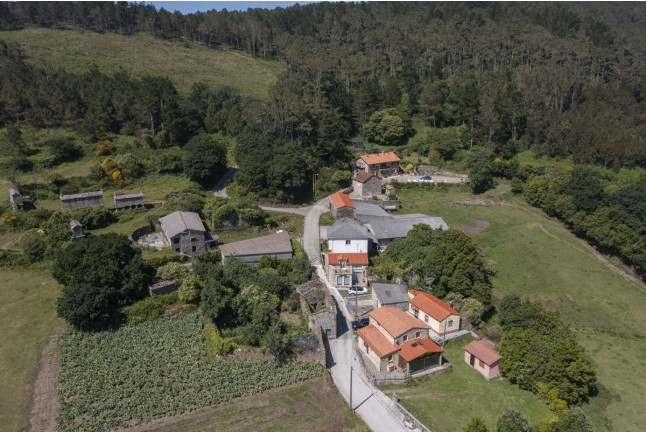 Escapada con Jacuzzi Privado y Comida o Cena en Casa das Fiadeiras o A Casa de Anxo e Samu (Muxía, A Coruña)