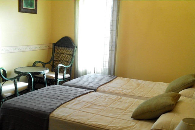 Escapada con Tabla de Embutidos Ibéricos en Hotel Rural Valle Agadón (Monsagro, Salamanca)