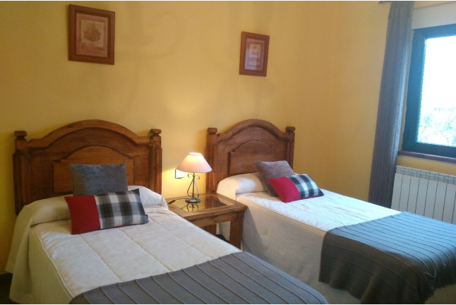 Escapada con Tabla de Embutidos Ibéricos en Hotel Rural Valle Agadón (Monsagro, Salamanca)