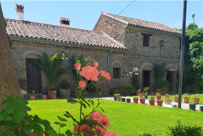 Escapada con Desayuno en Hotel Rural Soterraña (Madroñera, Cáceres)