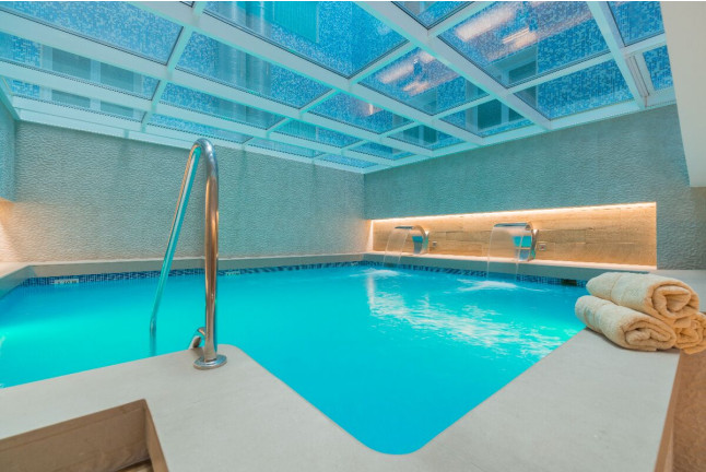 Circuito Spa Mare Nostrum, Masaje Relajante y Copa en Rooftop para dos en Sallés Hotel Pere IV 4* (Barcelona)