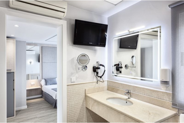 Escapada en Habitación Suite con Bañera de Hidromasaje en Hotel Abril (San Juan, Alicante)