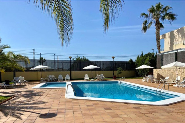 Escapada en Habitación Suite con Bañera de Hidromasaje en Hotel Abril (San Juan, Alicante)