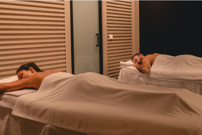 Zona de Aguas, Love Massage y Copa de Cava para dos en Seventy Spa del Hotel Seventy Barcelona 4* (Barcelona)
