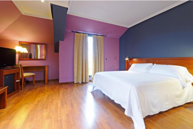 Escapada de 2 Noches con Masaje o Cena en Habitación Doble o Suite con Jacuzzi de Hotel Segovia Sierra de Guadarrama 4* (Segovia)