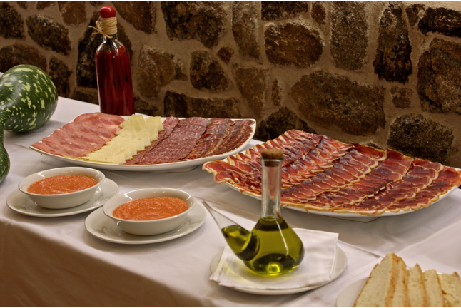 Escapada con Spa y Cena en Hotel & Spa Villa de Mogarraz 4* y Visita a La Bodega Medieval con Degustación de Vinos para dos (Salamanca)  