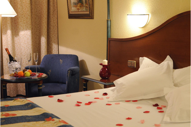 Escapada romántica: 2 noches con Circuito Spa para dos en el Hotel Beatriz 4* (Toledo)