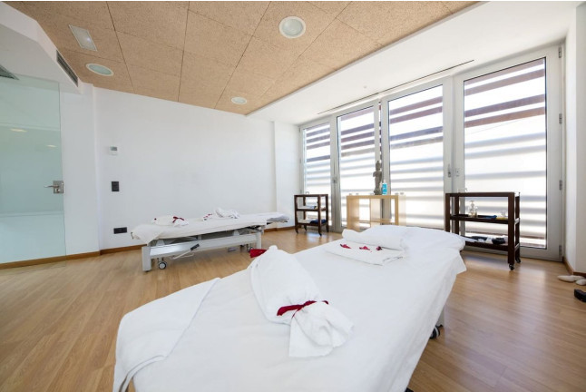 Baño Termal Marino, Masaje y Cena Degustación para dos en Hotel Thalasso Cantábrico Las Sirenas 4* (Viveiro, Lugo)