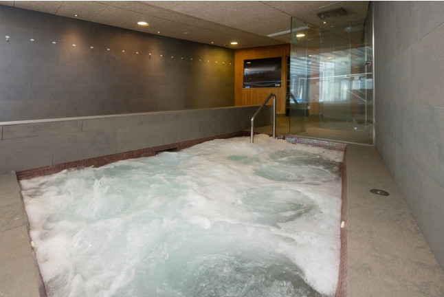 Baño Termal Marino, Masaje y Cena Degustación para dos en Hotel Thalasso Cantábrico Las Sirenas 4* (Viveiro, Lugo)