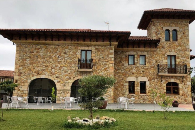 Escapada de 2 Noches con Jacuzzi en la Habitación en Hotel Palacio Torre de Galizano 4* (Galizano, Cantabria)