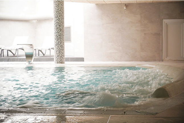 Circuito Spa, Masaje y Cena para dos en Hotel Vila Romana 4* (Salou, Tarragona)
