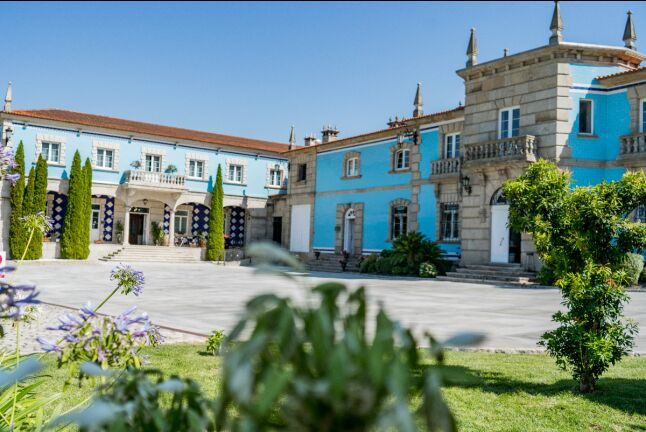 Escapada con Desayuno en Hotel Panadeiramar y Visita a Bodega Granbazán con Cata de Vinos (Pontevedra)