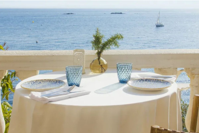 Masaje en Pareja con Cóctel y Cena o Comida para dos en Hotel Vistabella 5* (Roses, Girona)