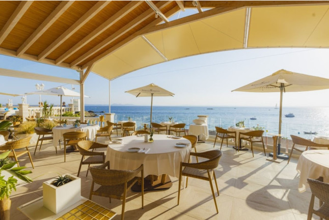 Masaje en Pareja con Cóctel y Cena o Comida para dos en Hotel Vistabella 5* (Roses, Girona)