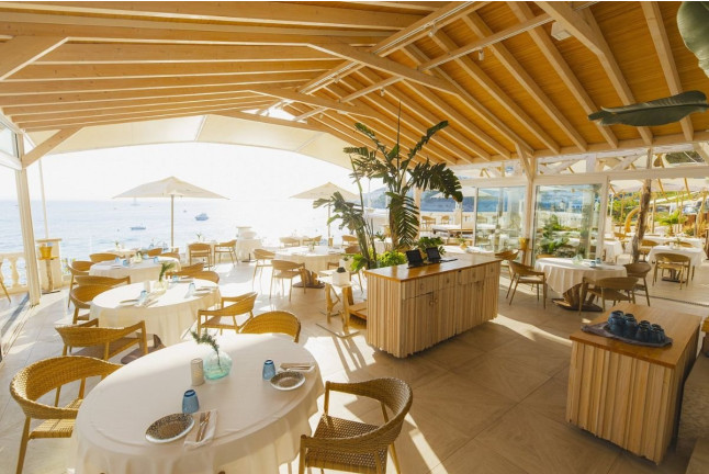 Desayuno Deluxe con Vistas al Mediterráneo en Hotel Vistabella 5* (Roses, Girona)
