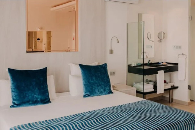 Escapada con Vistas al Mar y Spa en Hotel Vistabella 5* (Roses, Girona)