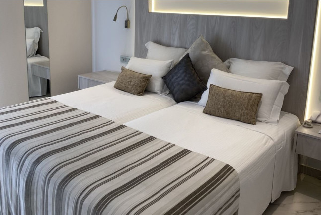 Escapada con Vistas al Mar y Spa en Hotel Vistabella 5* (Roses, Girona)