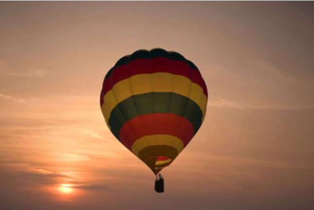 Escapada en Hotel Cándido 4* y Vuelo en Globo para dos con Cava, Almuerzo y Reportaje de Fotos y Vídeo (Segovia)