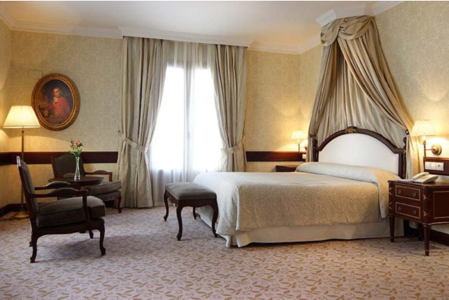 Escapada en Hotel Cándido 4* y Vuelo en Globo para dos con Cava, Almuerzo y Reportaje de Fotos y Vídeo (Segovia)