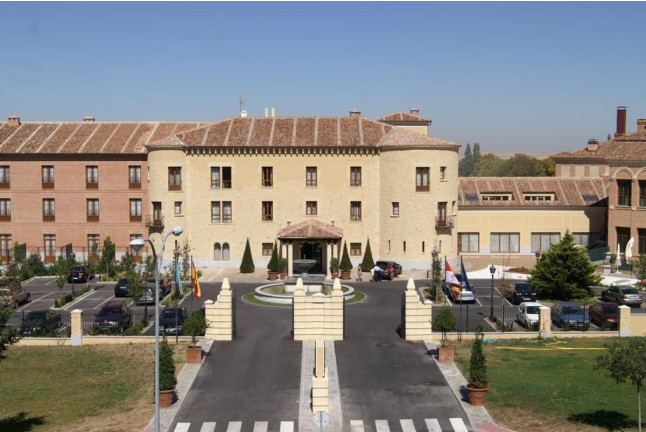 Escapada en Hotel Cándido 4* y Vuelo en Globo para dos con Cava, Almuerzo y Reportaje de Fotos y Vídeo (Segovia)