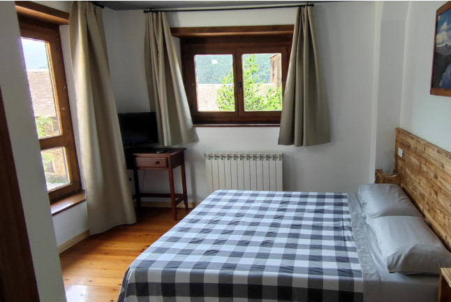 Escapada de 2 Noches con Desayuno en Hotelet de Betlan (Betlan, Lleida)