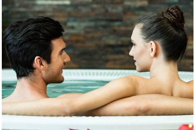 Escapada con Jacuzzi Privado en Hotel Aqua Luna Spa (León)