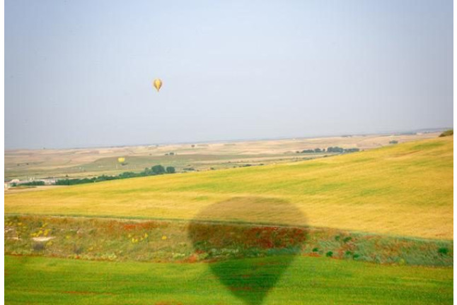 Vuelo en Globo con Desayuno, Cava, Vídeo y Noche en Hotel Casa de Colón para dos (Sevilla)