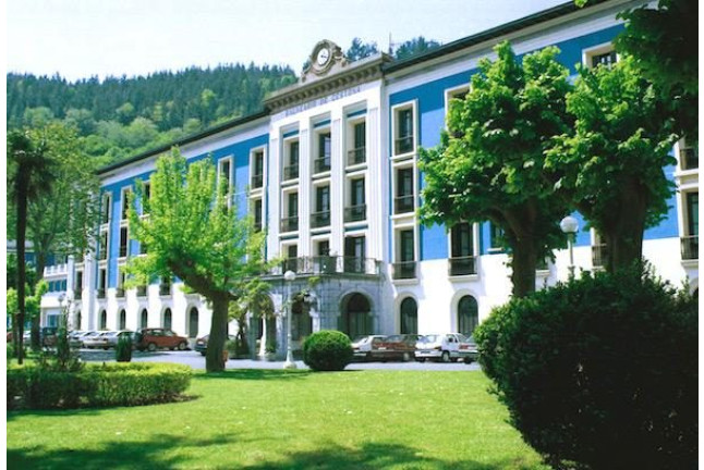 Escapada de 2 Noches con Circuito Spa en el Gran Hotel 3* del Balneario de Cestona (Zestoa, Guipúzcoa)