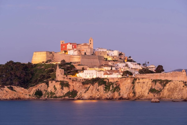 Mesa para dos: Comida o Cena para dos personas en Parador de Ibiza (Ibiza)
