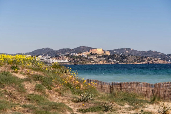 Mesa para dos: Comida o Cena para dos personas en Parador de Ibiza (Ibiza)