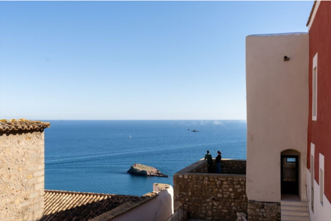 Mesa para dos: Comida o Cena para dos personas en Parador de Ibiza (Ibiza)