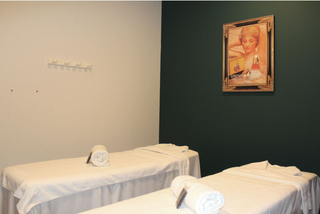 Jacuzzi y Piscina Climatizada con Opción de Masaje y/o Sauna para dos en Spa Ilunion Islantilla (Islantilla, Huelva)