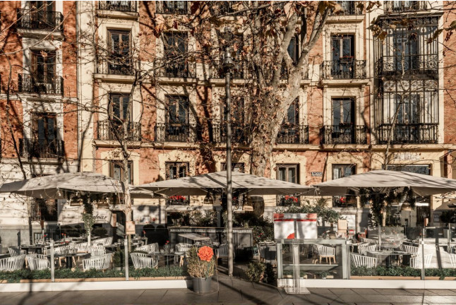 Piscina termal, Masaje Oriental y Comida o Cena en Hospes Puerta de Alcalá 5* (Madrid)