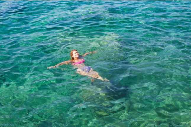 Paseo en Catamarán y Comida con Paradas para Nadar en Cala Saona e Illetas (Formentera)