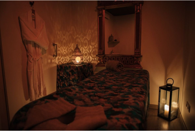Paraiso in Love: Masaje Relajante, Baño de Espuma en Jacuzzi Privado y Bebida para dos en Ananda Spa (Barcelona)