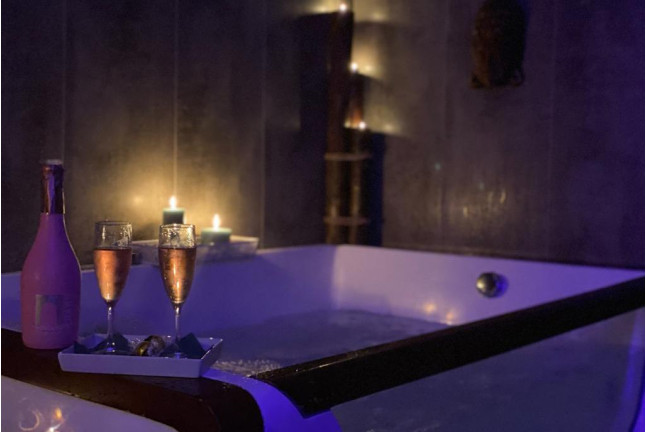 Jacuzzi Privado, Masaje y Cena para dos en Aguas del Sol Centro Wellness (Torremolinos, Málaga)
