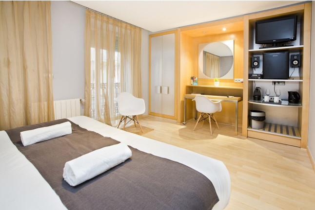 Escapada con Bañera de Hidromasaje y Cena en You&Co Hotel Botánico Boutique (Valencia)