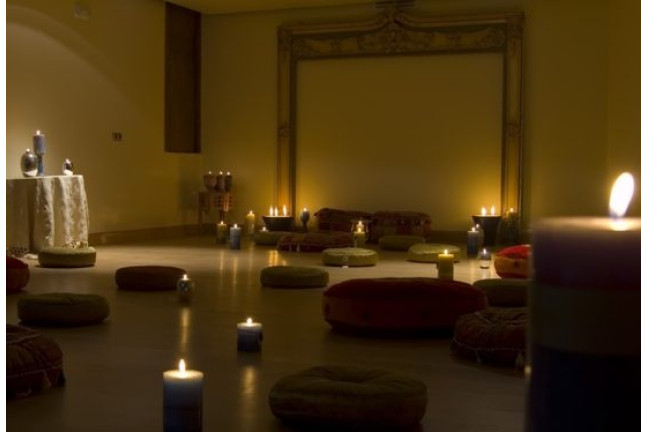 Jacuzzi Privado con Cava y Bombones para dos en Hotel Agua Viva Spa 4* (Castro Urdiales, Cantabria)