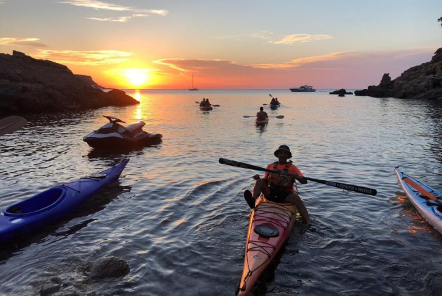 Kayak al Atardecer (Portinatx, Ibiza)