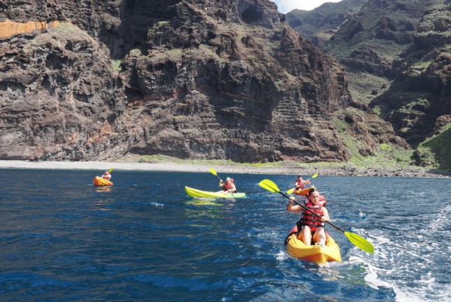 Tour Exclusivo: Paseo en Barco, Ruta en Kayak hasta el Barranco de Masca y Snorkel (Los Gigantes, Tenerife)