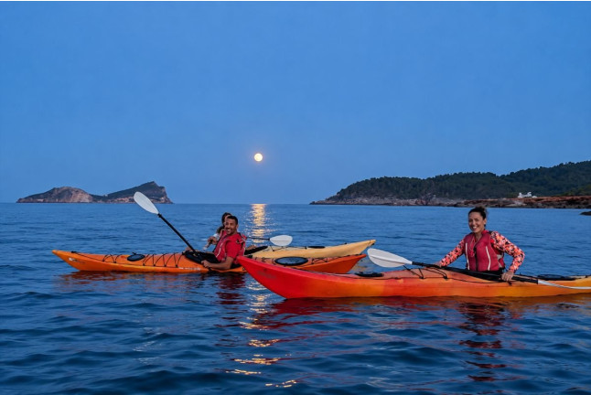 Kayak con Luna Llena (Es Figueral, Ibiza)
