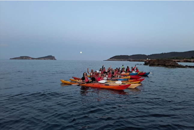 Kayak con Luna Llena (Es Figueral, Ibiza)