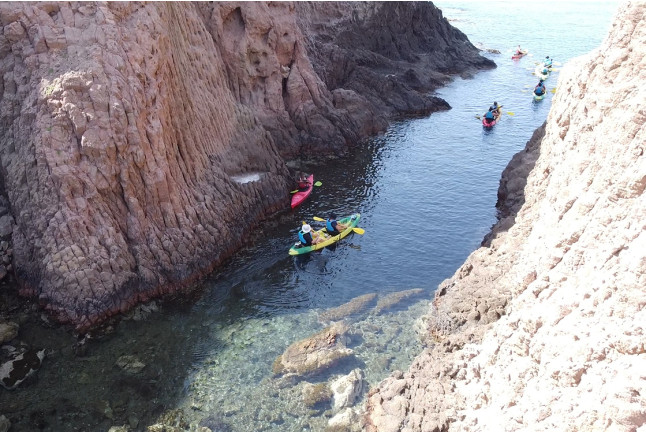 Excursión en Kayak con Snorkel en Aguas Cristalinas por Cabo de Gata (Almería)