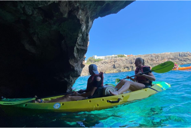 Excursión en Kayak a Cuevas & Snorkel con Fotos (Binibeca, Menorca)