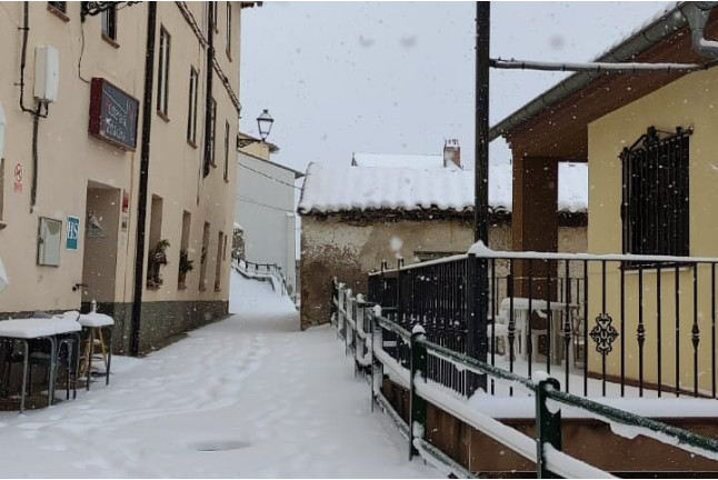 Escapada Rural con Desayuno en Hostería la Barbacana (Tramacastiel, Teruel)