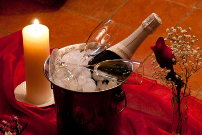 Escapada Romántica en Castilla La Mancha con Circuito Spa Privado, Cava y Bombones en La Casa Del Canónigo 4* (Cuenca)