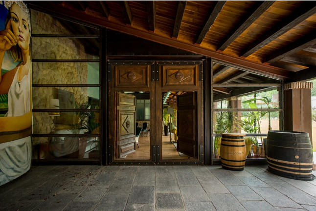 Visita a Bodegas Vinícola Real de La Casa del Cofrade con Cata de Vinos (Albelda de Iregua, La Rioja)